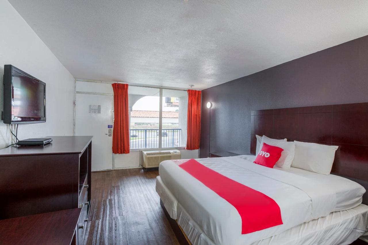 Travelodge By Wyndham Baton Rouge East Buitenkant foto