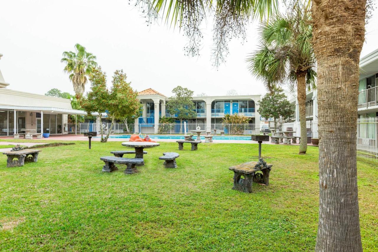 Travelodge By Wyndham Baton Rouge East Buitenkant foto