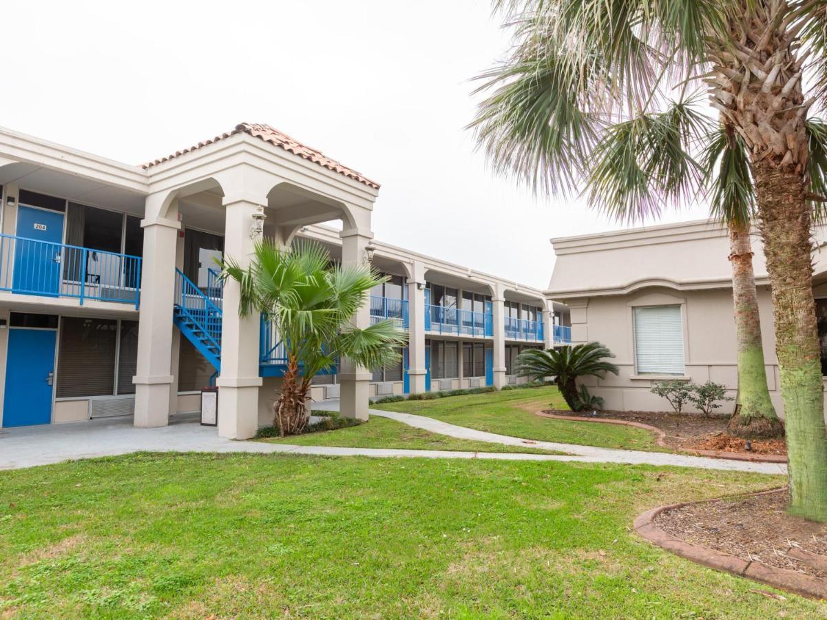 Travelodge By Wyndham Baton Rouge East Buitenkant foto