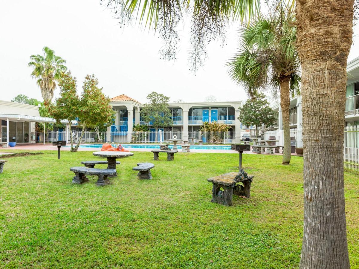 Travelodge By Wyndham Baton Rouge East Buitenkant foto