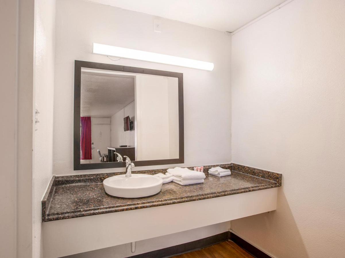 Travelodge By Wyndham Baton Rouge East Buitenkant foto