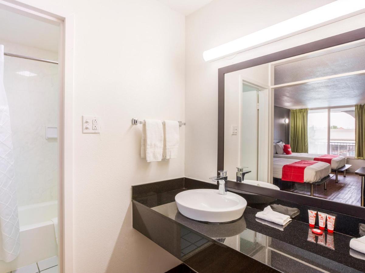 Travelodge By Wyndham Baton Rouge East Buitenkant foto