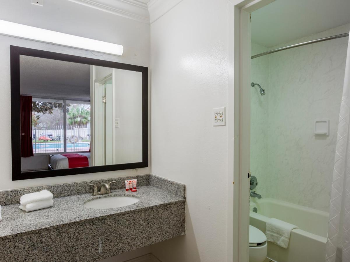 Travelodge By Wyndham Baton Rouge East Buitenkant foto